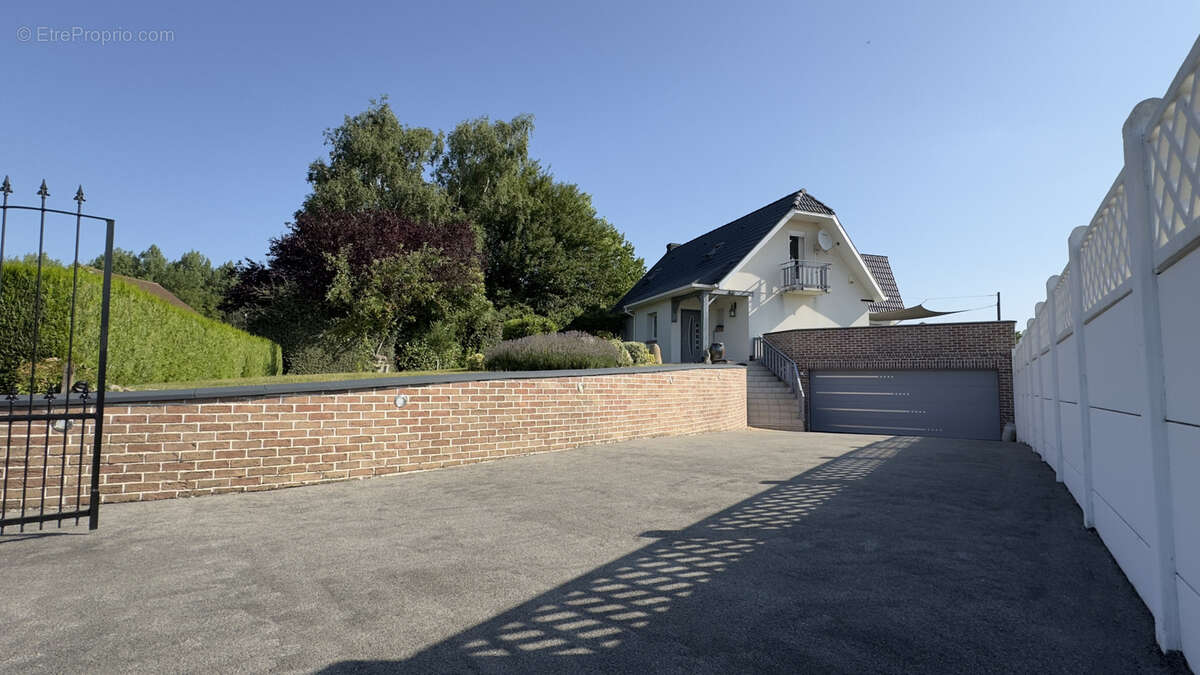 Maison à FRESNICOURT-LE-DOLMEN