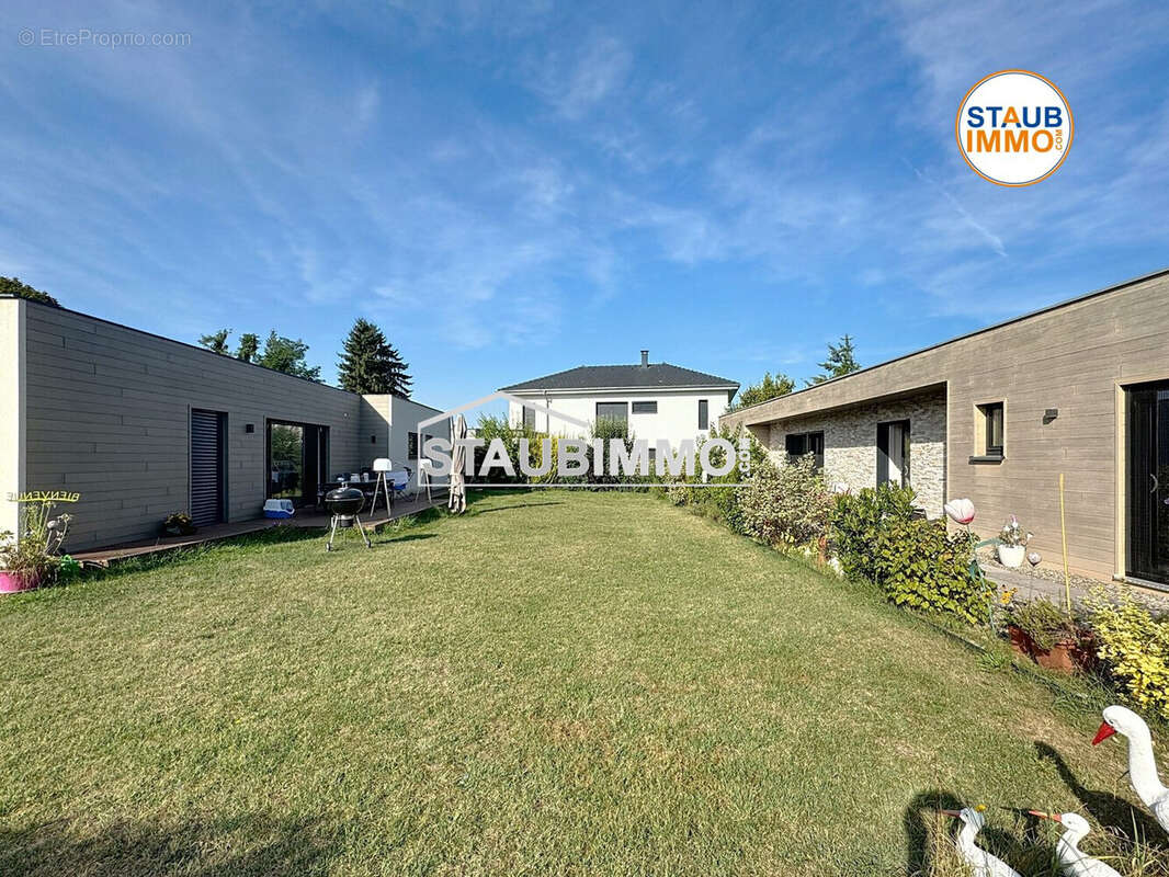 Maison à VILLAGE-NEUF