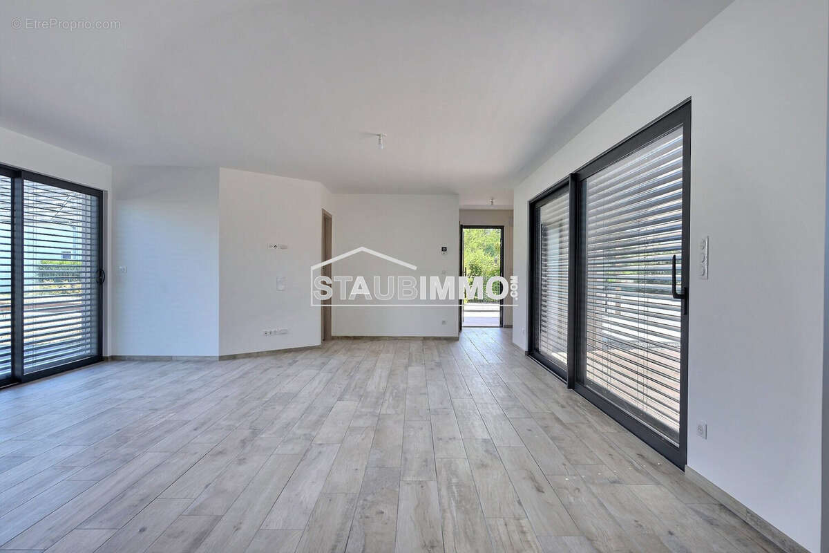 Maison à VILLAGE-NEUF