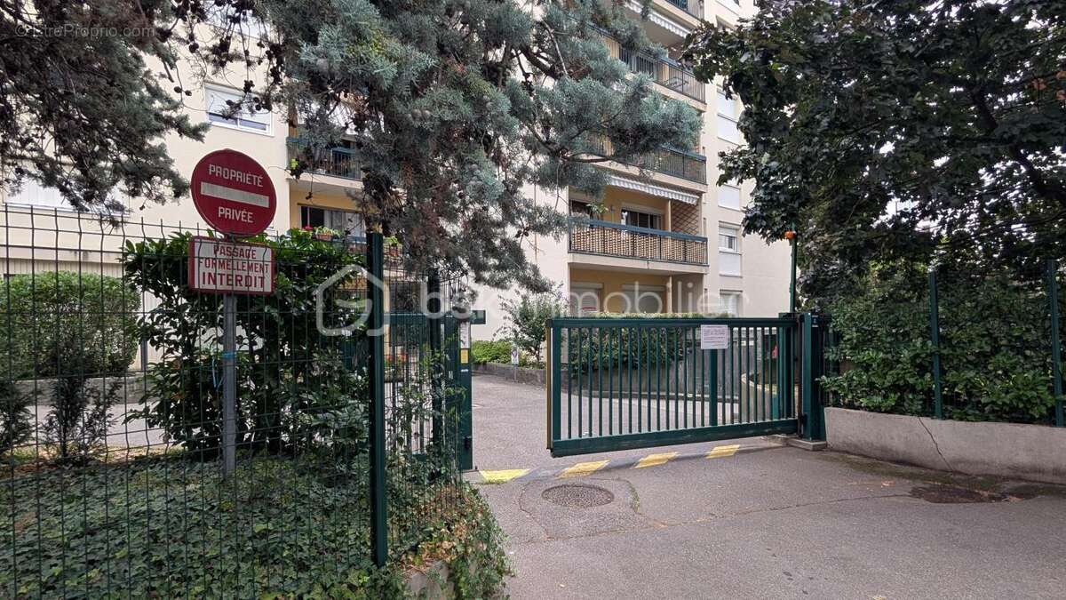 Parking à VILLEURBANNE