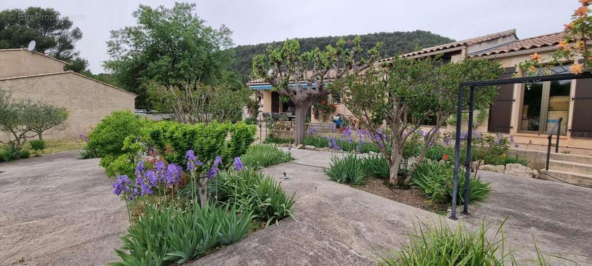 Maison à CUGES-LES-PINS