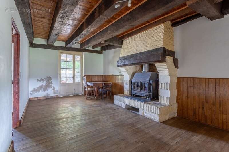 Maison à SAINT-EUTROPE-DE-BORN