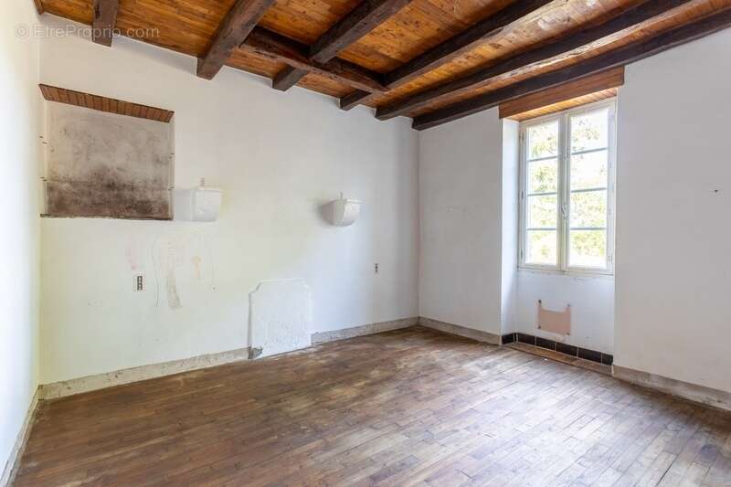 Maison à SAINT-EUTROPE-DE-BORN