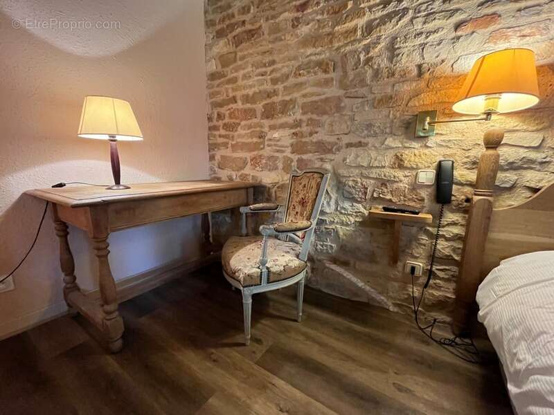 Commerce à CORMATIN