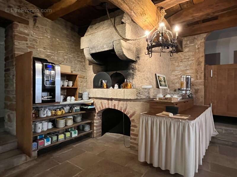 Commerce à CORMATIN