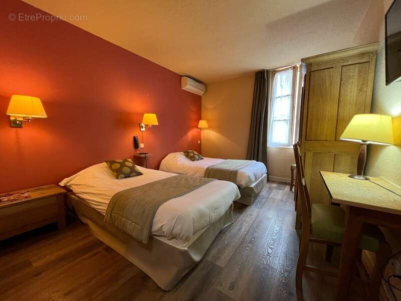 Commerce à CORMATIN