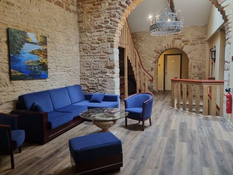 Commerce à CORMATIN