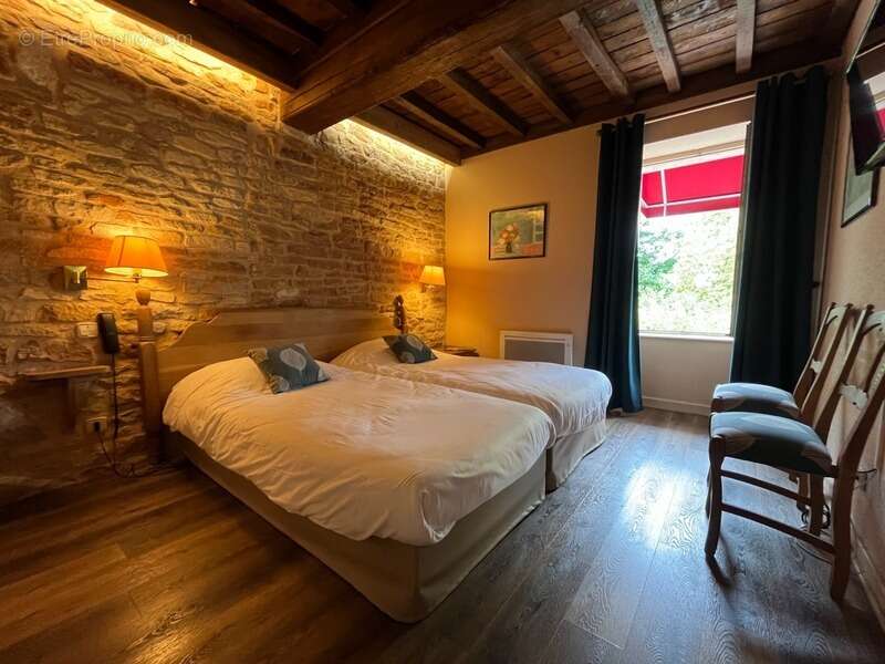 Commerce à CORMATIN