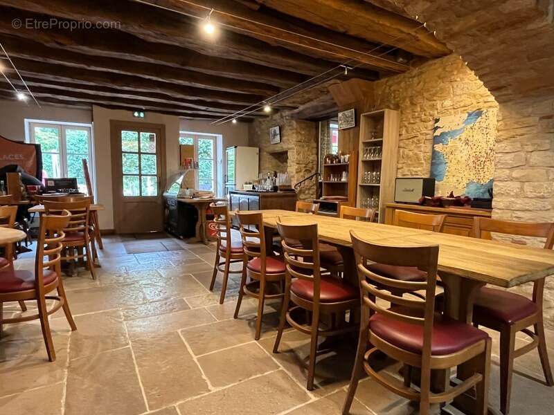 Commerce à CORMATIN