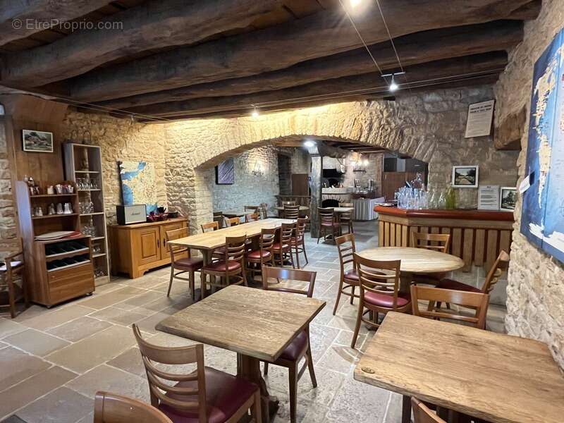 Commerce à CORMATIN