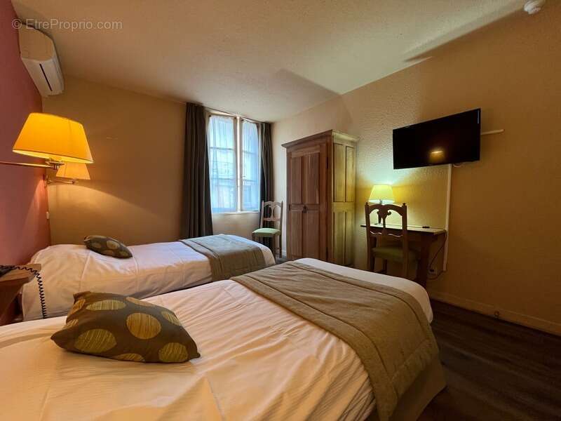 Commerce à CORMATIN