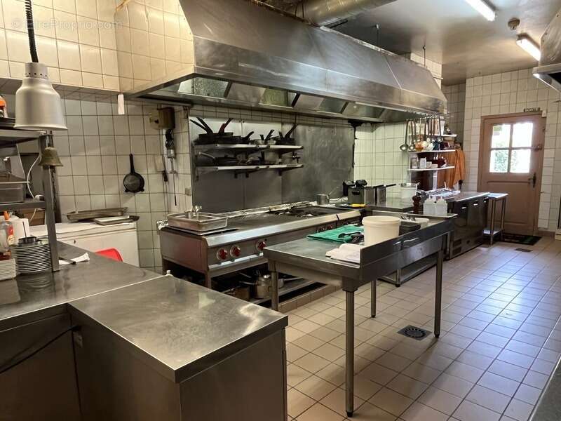 Commerce à CORMATIN