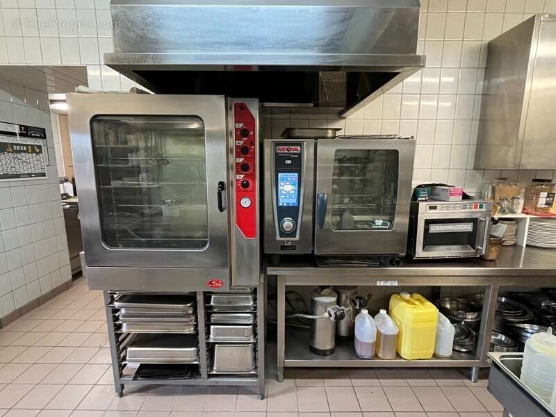 Commerce à CORMATIN