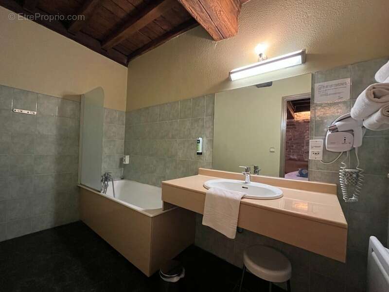 Commerce à CORMATIN