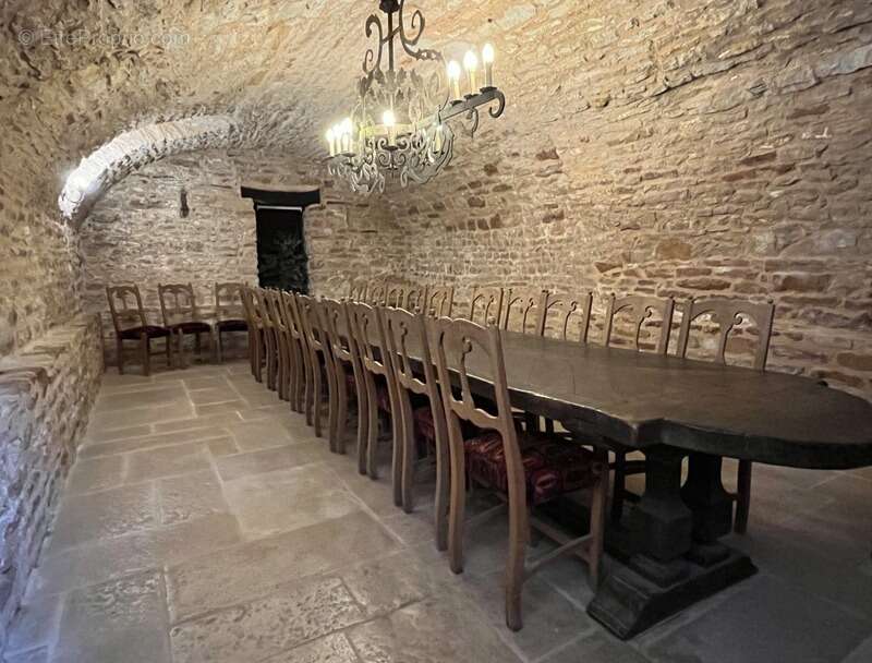 Commerce à CORMATIN