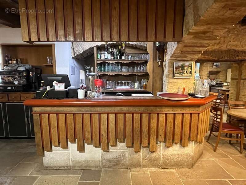 Commerce à CORMATIN