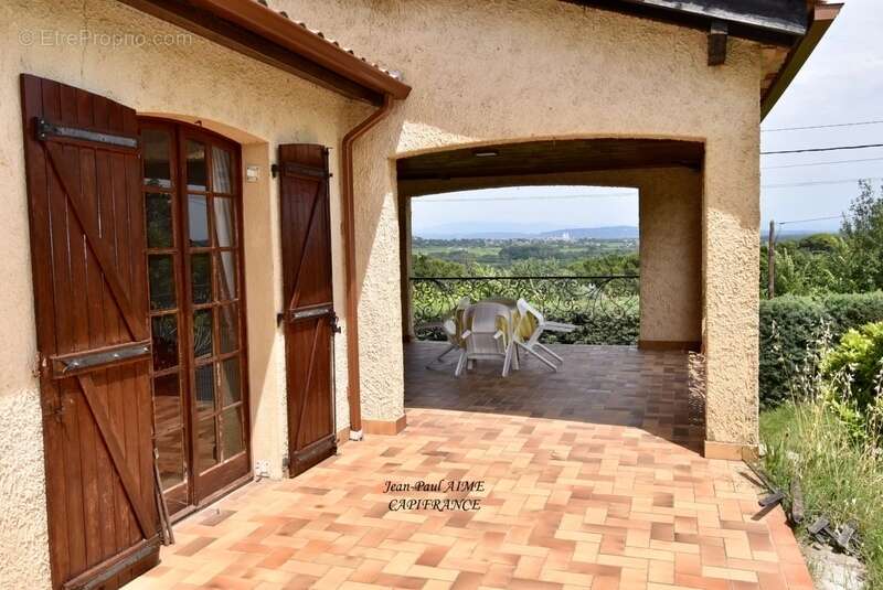 Maison à SAINT-JULIEN-DE-PEYROLAS