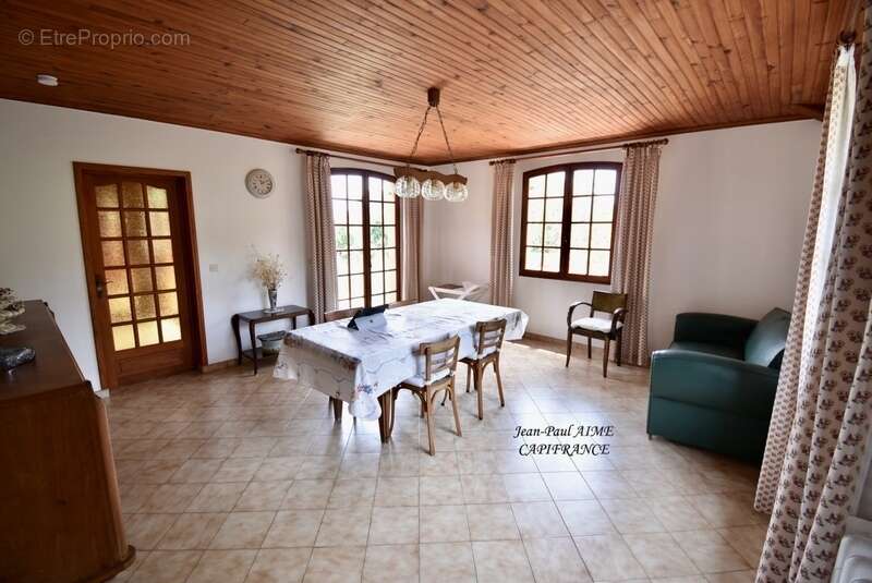 Maison à SAINT-JULIEN-DE-PEYROLAS