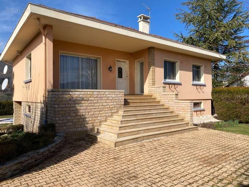 Maison à VIEU-D'IZENAVE