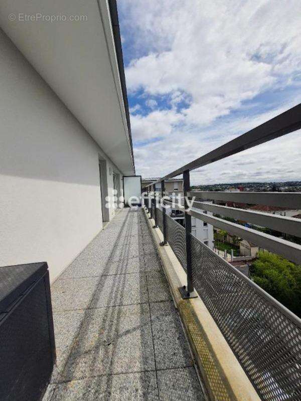 Appartement à CORBEIL-ESSONNES