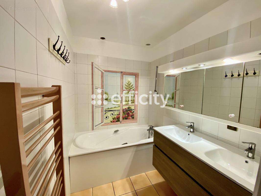 Maison à HALLENNES-LEZ-HAUBOURDIN