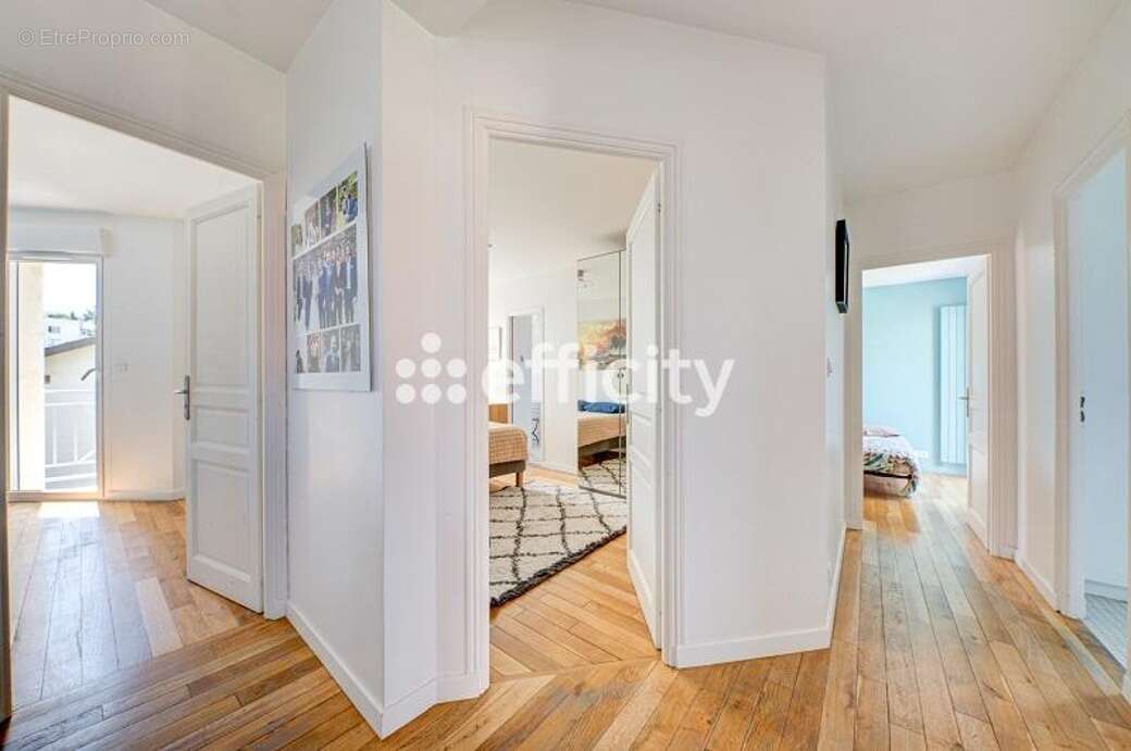 Maison à ISSY-LES-MOULINEAUX