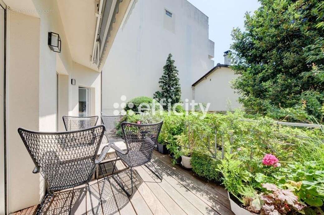 Maison à ISSY-LES-MOULINEAUX