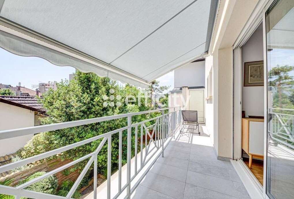 Maison à ISSY-LES-MOULINEAUX