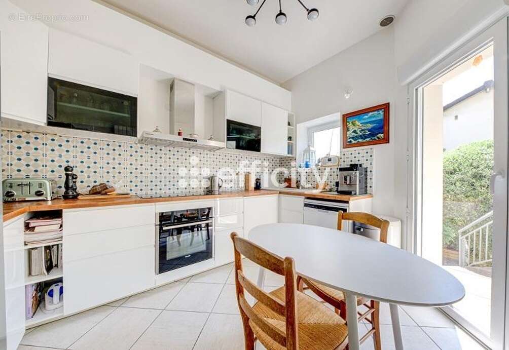 Maison à ISSY-LES-MOULINEAUX