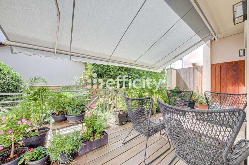 Maison à ISSY-LES-MOULINEAUX