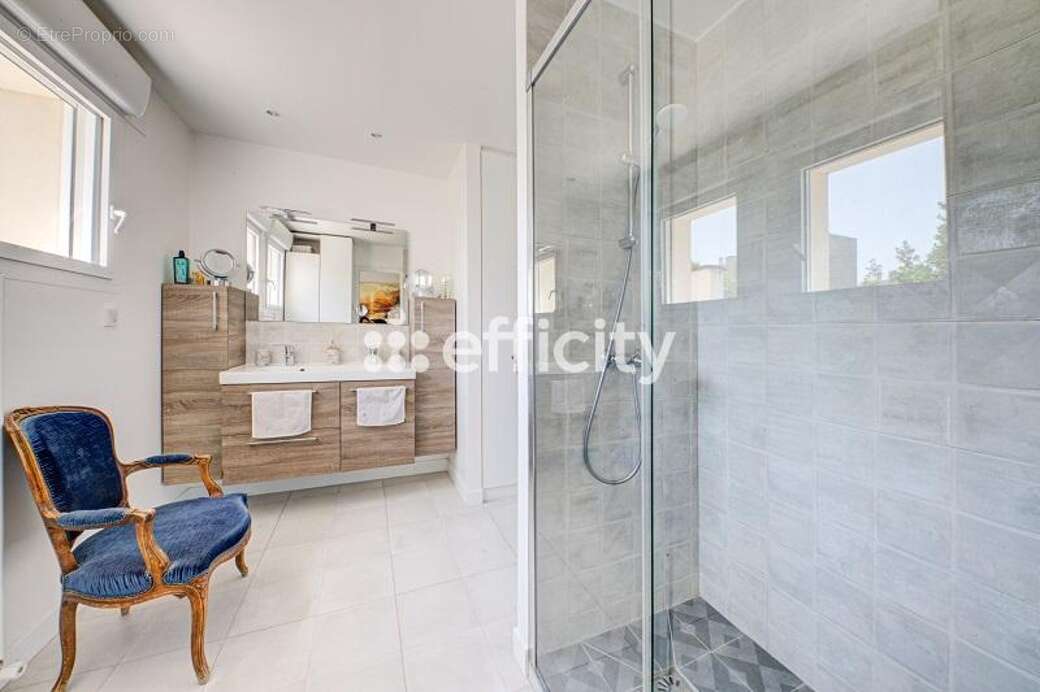 Maison à ISSY-LES-MOULINEAUX