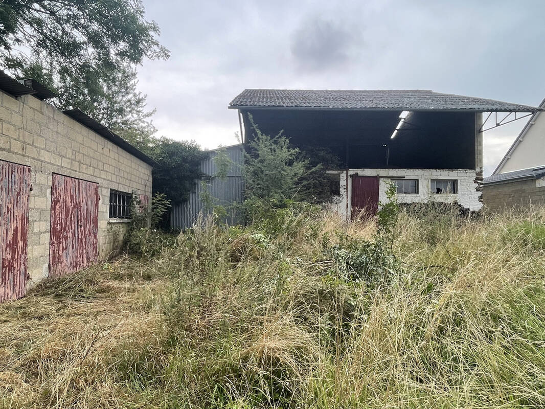 Terrain à MAUBERT-FONTAINE