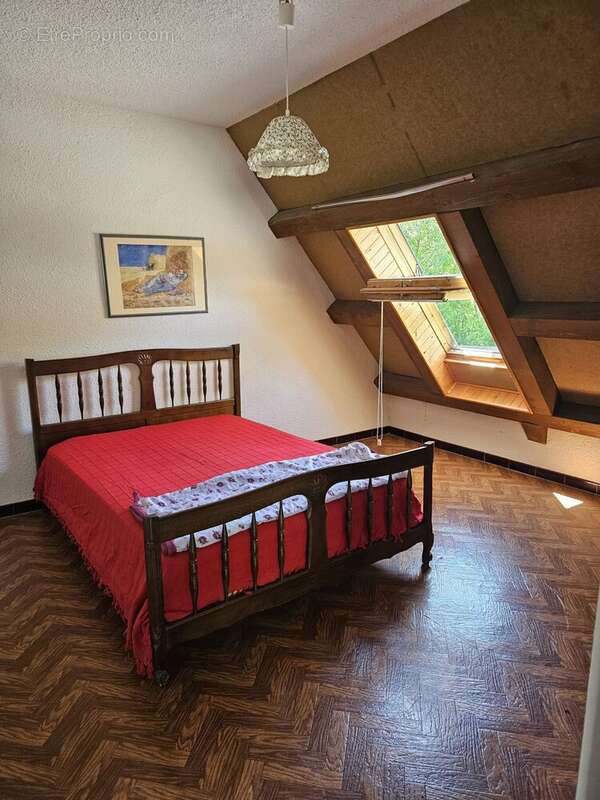 Première chambre avec velux  - Appartement à MONTCLAR