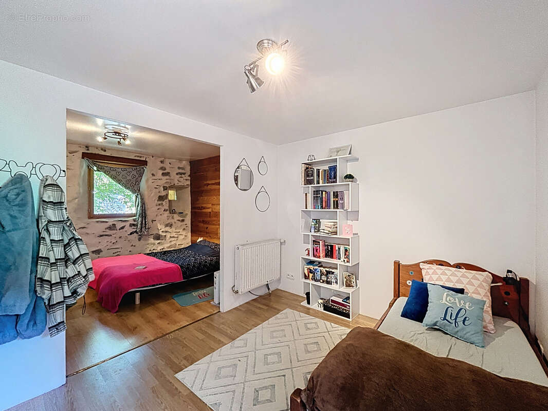 Maison à MEOLANS-REVEL