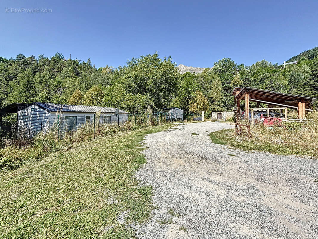 Maison à MEOLANS-REVEL