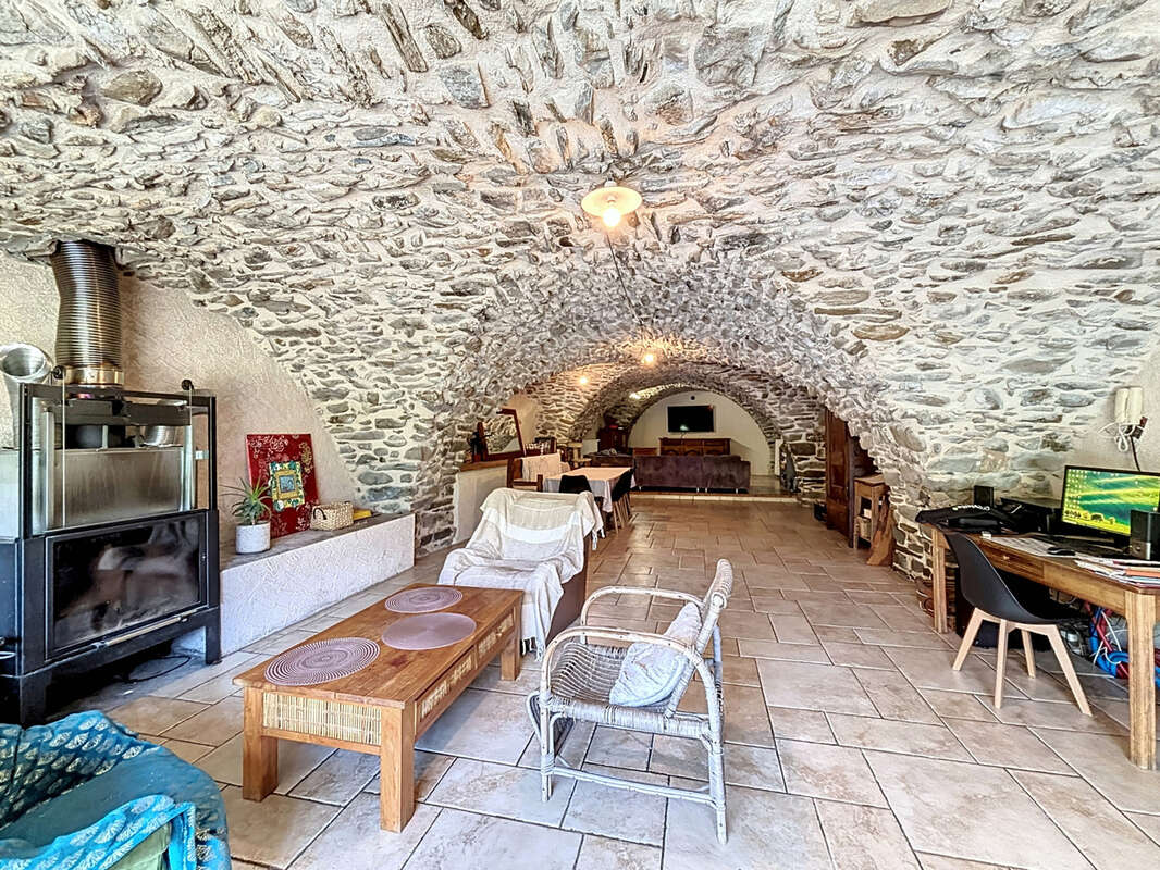 Maison à MEOLANS-REVEL