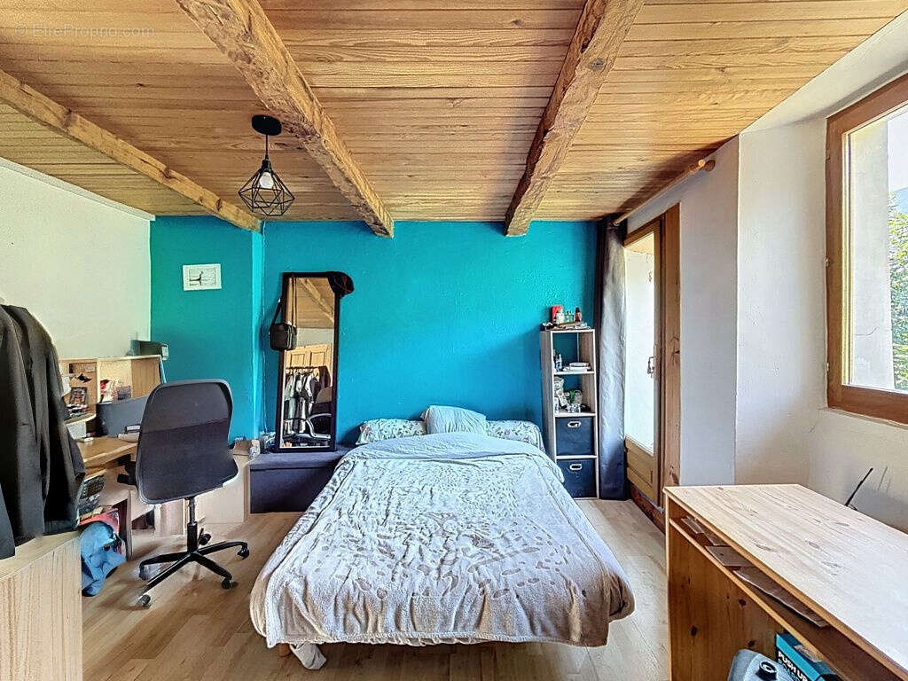 Maison à MEOLANS-REVEL