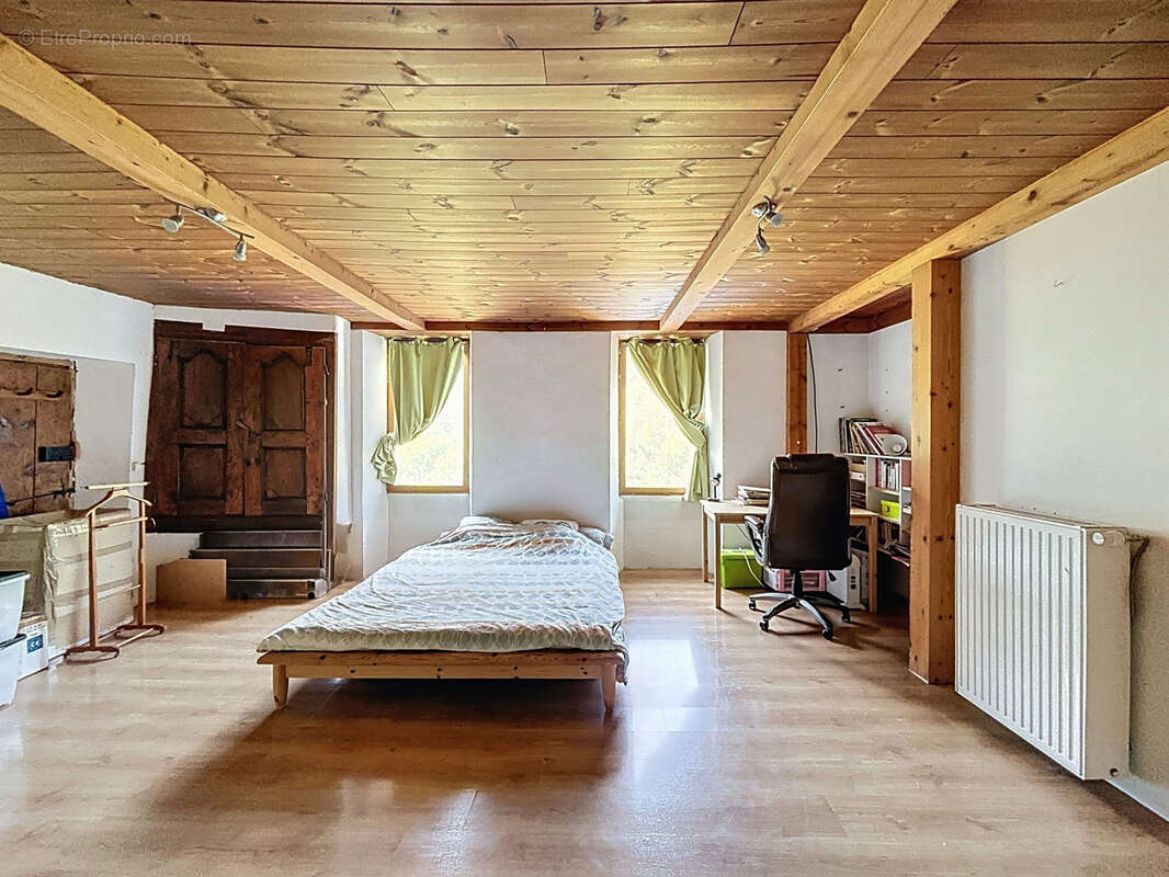 Maison à MEOLANS-REVEL