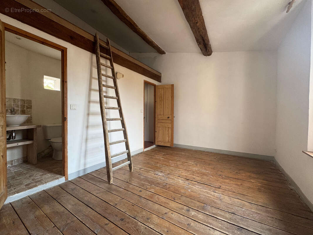 Maison à SAINT-QUENTIN-LA-POTERIE