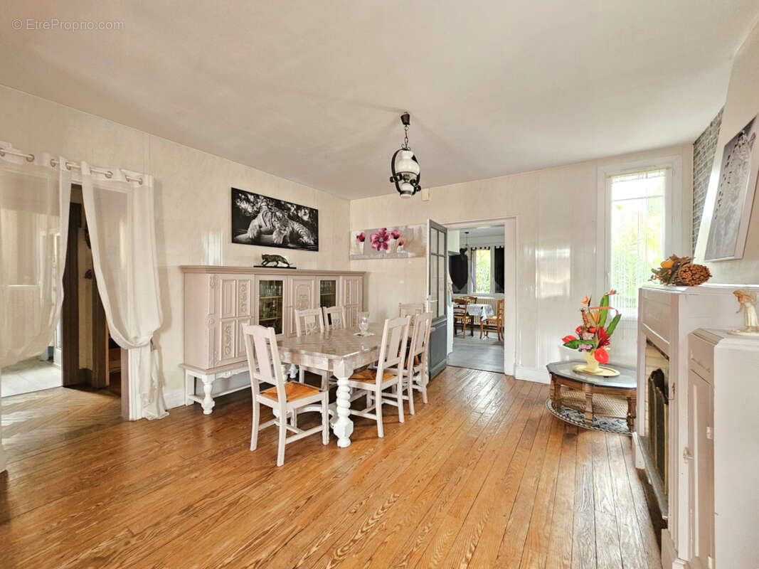 Maison à SAINTE-LIVRADE-SUR-LOT