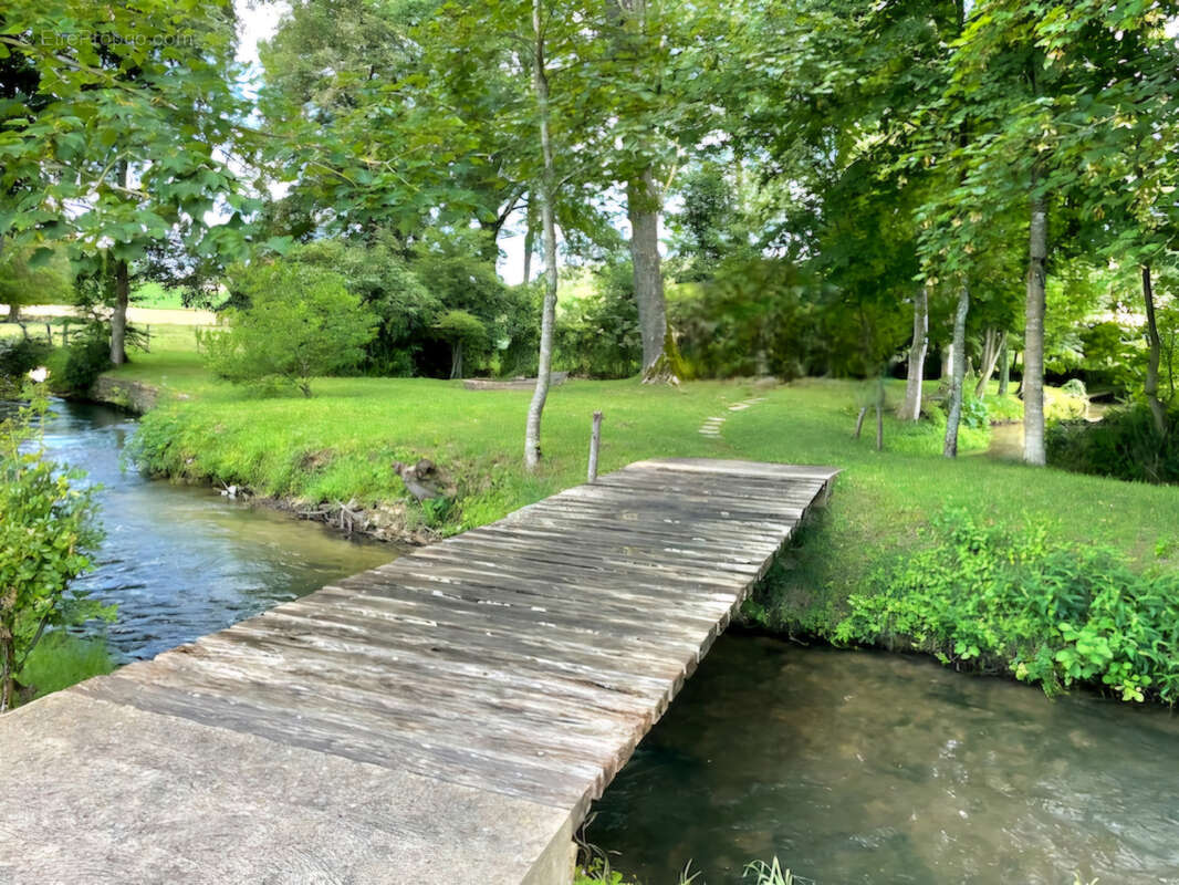 Terrain à PRECY-SUR-VRIN