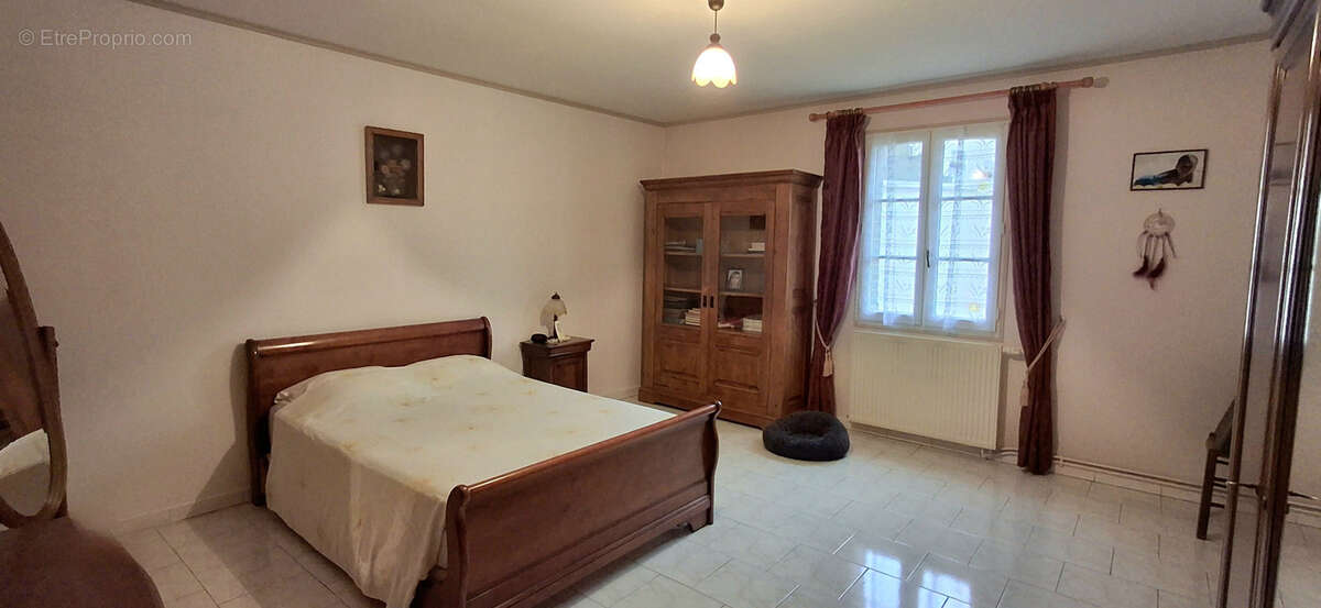 Maison à FLEURY-LA-VALLEE