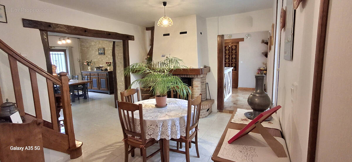 Maison à FLEURY-LA-VALLEE