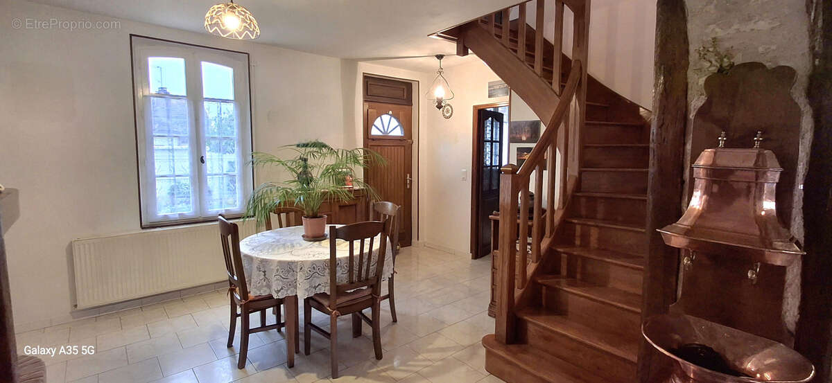 Maison à FLEURY-LA-VALLEE