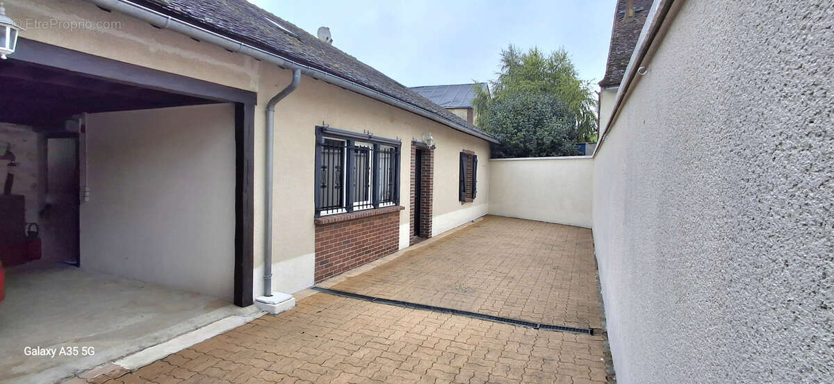 Maison à FLEURY-LA-VALLEE