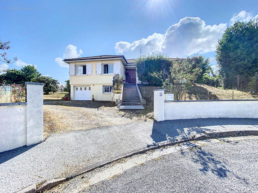 Maison à SAINT-YRIEIX-LA-PERCHE
