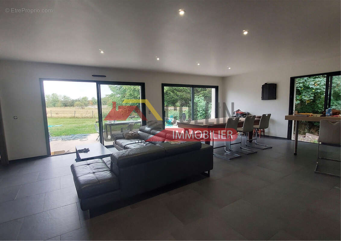 Maison à XERMAMENIL