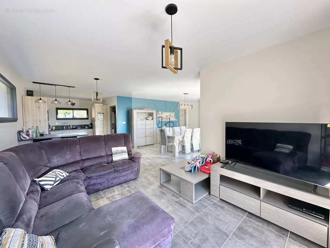 Maison à MONTELIMAR