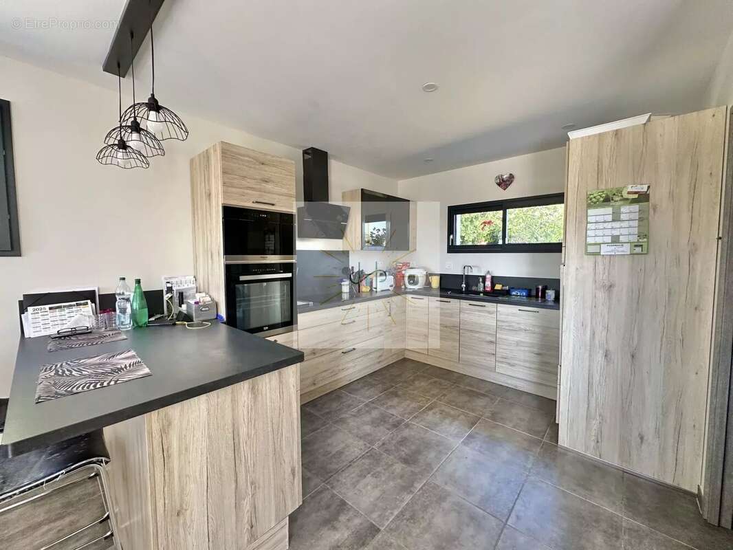 Maison à MONTELIMAR