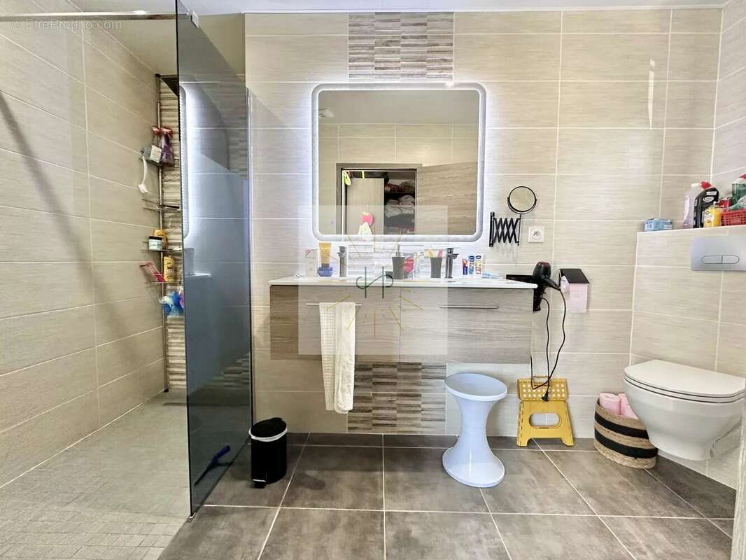 Maison à MONTELIMAR